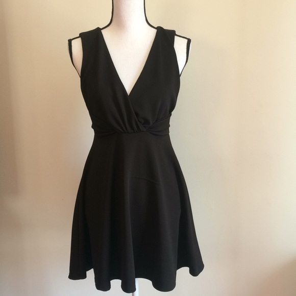 a’gaci Dresses & Skirts - EUC LBD Mini Plunge Swing Dress Short Deep V